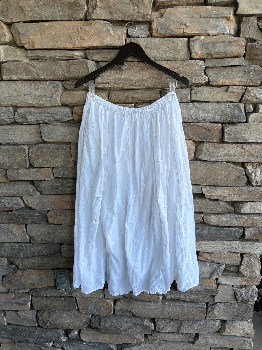 Anthropologie Velvet Graham and Spencer White Eyelet Midi Skirt lined pockets